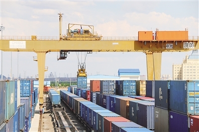 滿洲里站進出口運量突破1000萬噸